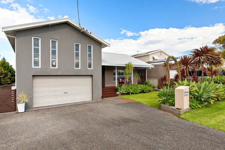 10 Pacific Street, Caves Beach NSW 2281