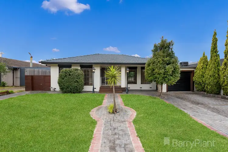 6 Hattah Court, Taylors Lakes VIC 3038