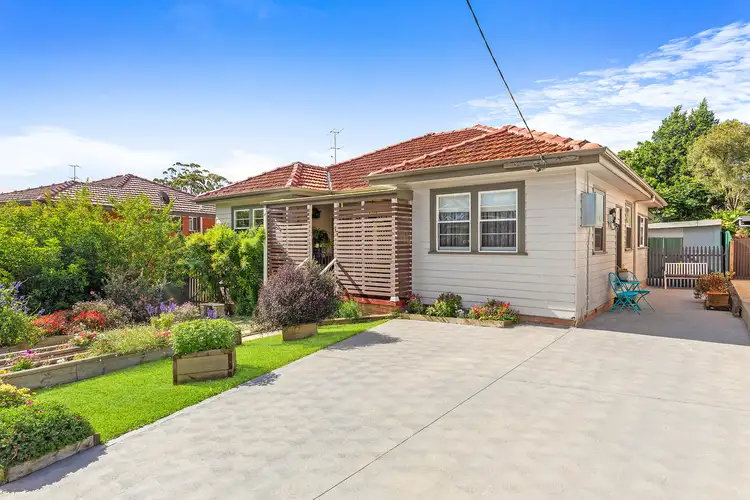 17 Kinarra Avenue, Wyoming NSW 2250