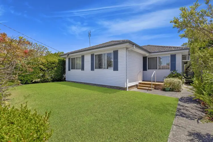 27 MacKenzie Avenue, Woy Woy NSW 2256