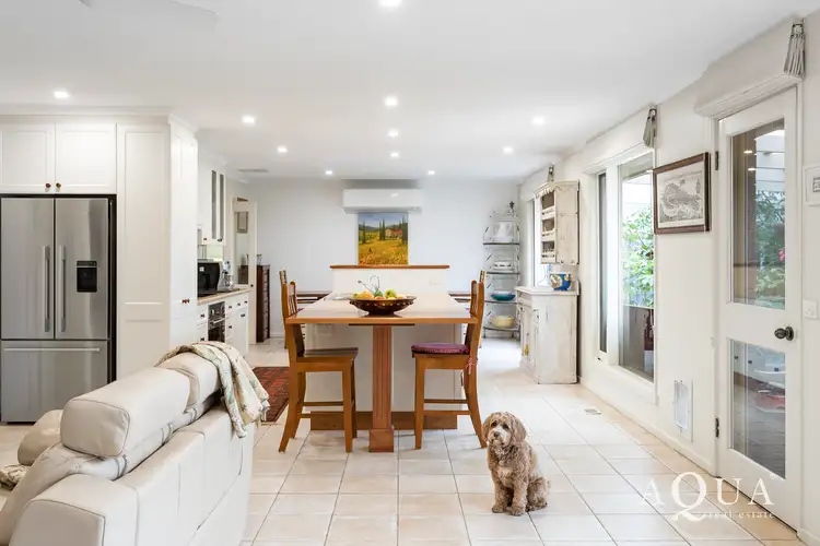 2 Ravenscourt Crescent, Mount Eliza VIC 3930