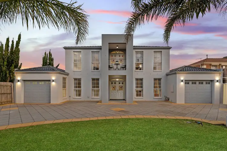 4 Pembroke Close, Taylors Lakes VIC 3038
