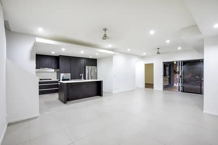 2/6 Raddle Court, Cannonvale QLD 4802