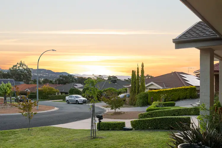 33 Unwin Avenue, Jerrabomberra NSW 2619