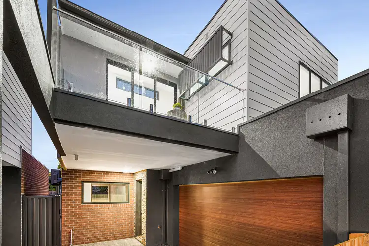 3/4 Enderly Avenue