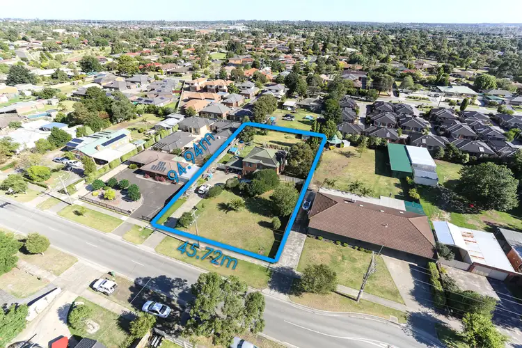 18 Huon Park Road, Cranbourne North VIC 3977