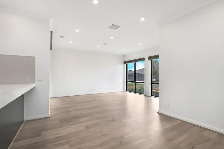 Fifth view of Homely house listing, 3 Runcorn Crescent, Strathtulloh VIC 3338