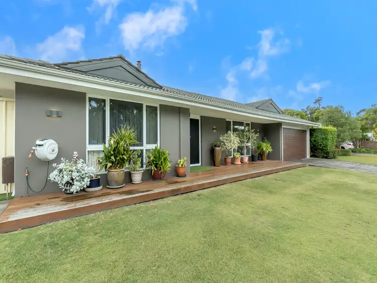 15 Empire Way, Thornlie WA 6108