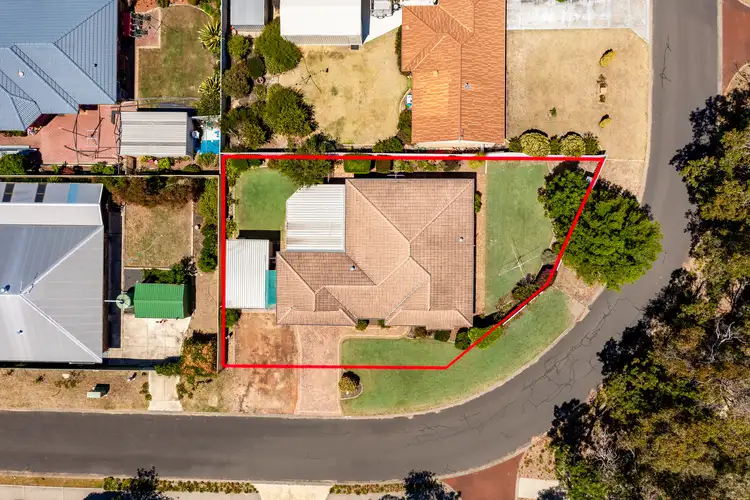 19 St Peters Green, College Grove WA 6230