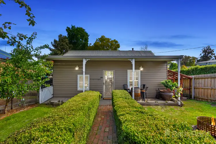 8 Fernhill Road, Mount Evelyn VIC 3796
