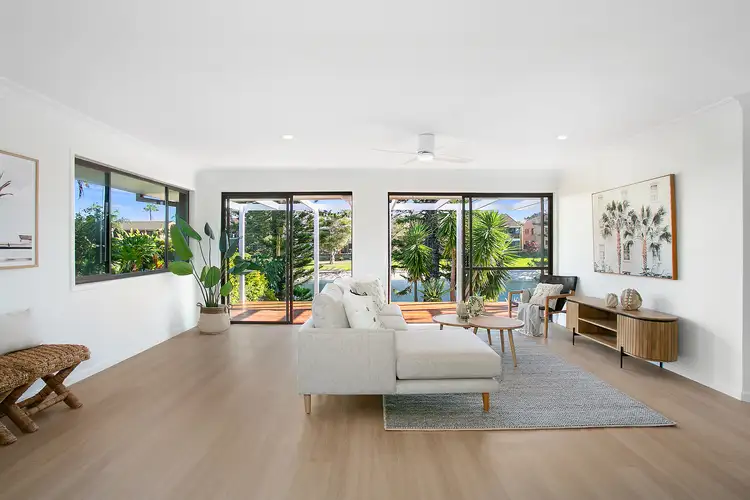 22 Helm Court, Mermaid Waters QLD 4218
