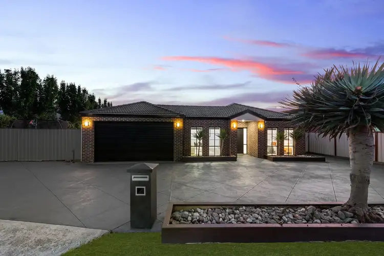 2 Grenadier Grove, Hillside VIC 3037