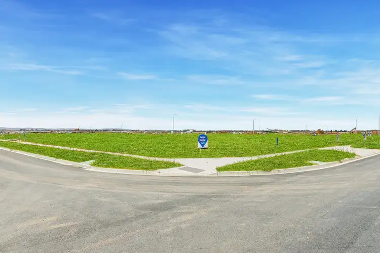 9 Volero Street, Clyde North VIC 3978