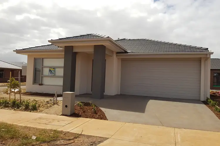 10 Kirkham Drive, Thornhill Park VIC 3335