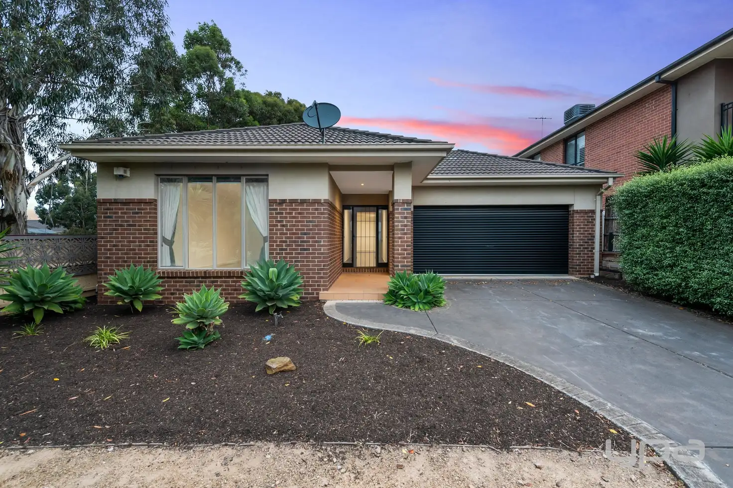 Main view of Homely house listing, 8 Finsbury Close, Caroline Springs VIC 3023
