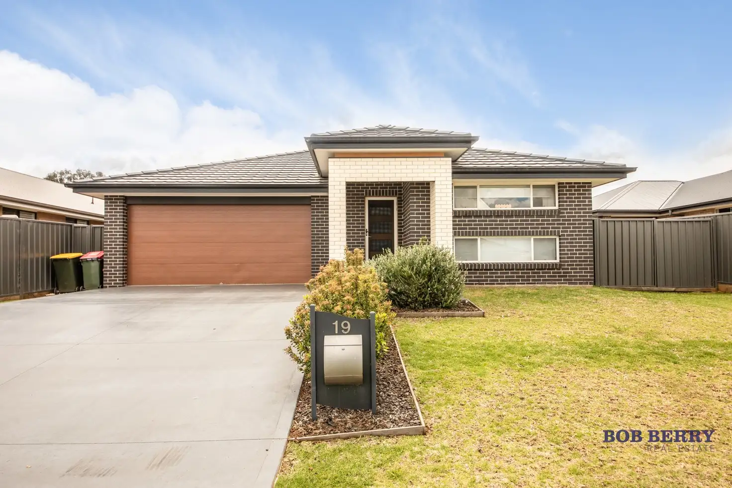 Main view of Homely house listing, 19 Hindmarsh Esplanade, Dubbo NSW 2830