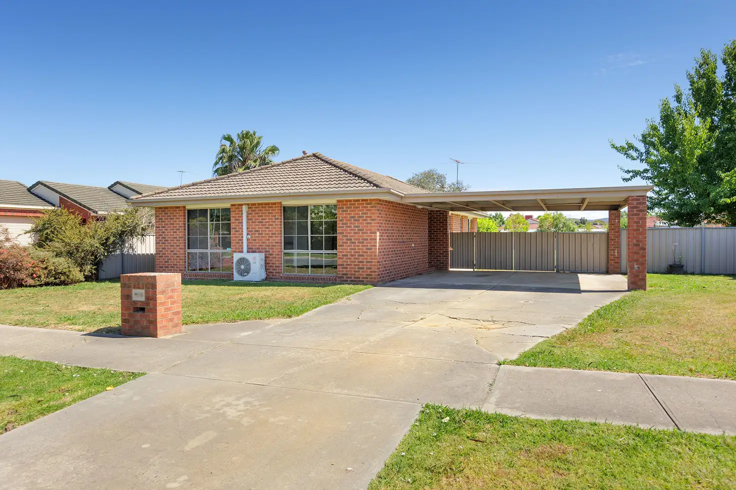 Main view of Homely house listing, 16 Edinburgh Circuit, Wodonga VIC 3690