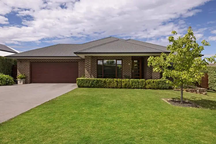 19 Mulgutherie Way, Gisborne VIC 3437