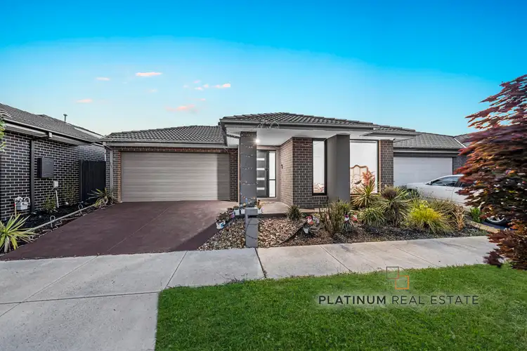 6 Odeon Avenue, Clyde North VIC 3978