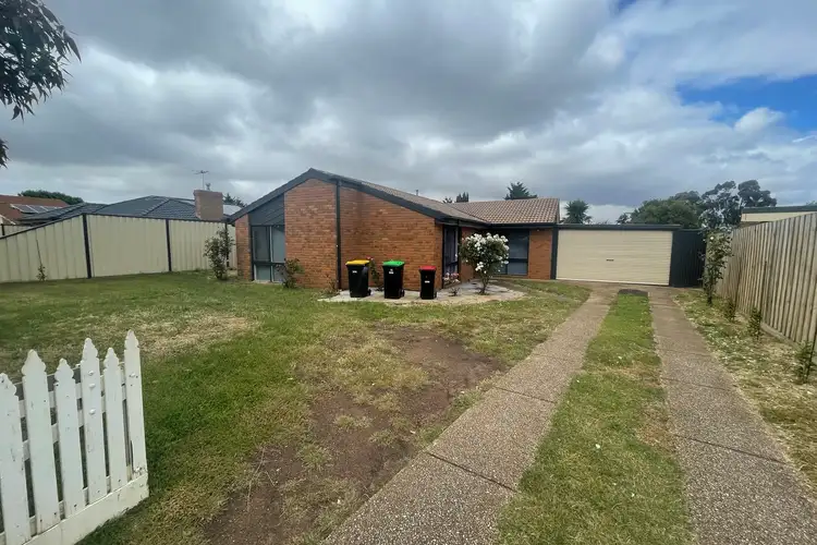 15 Evelyn Close, Melton West VIC 3337