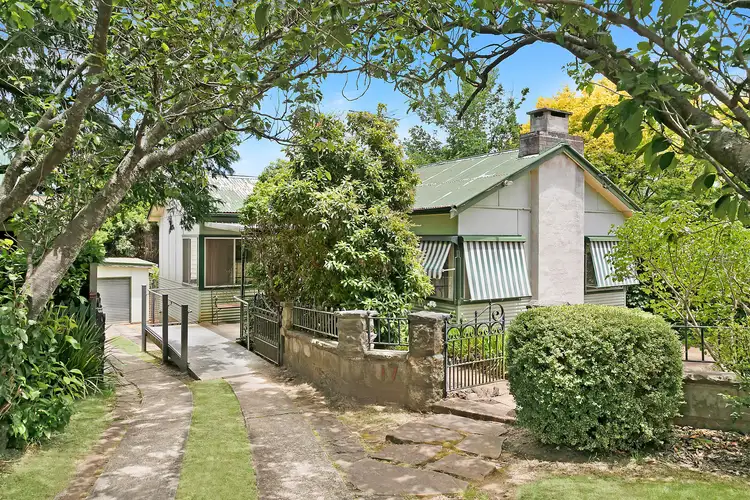 17 Westbourne Avenue, Wentworth Falls NSW 2782