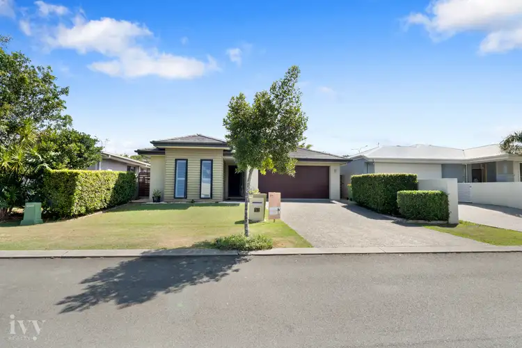 32 Azure Way, Hope Island QLD 4212