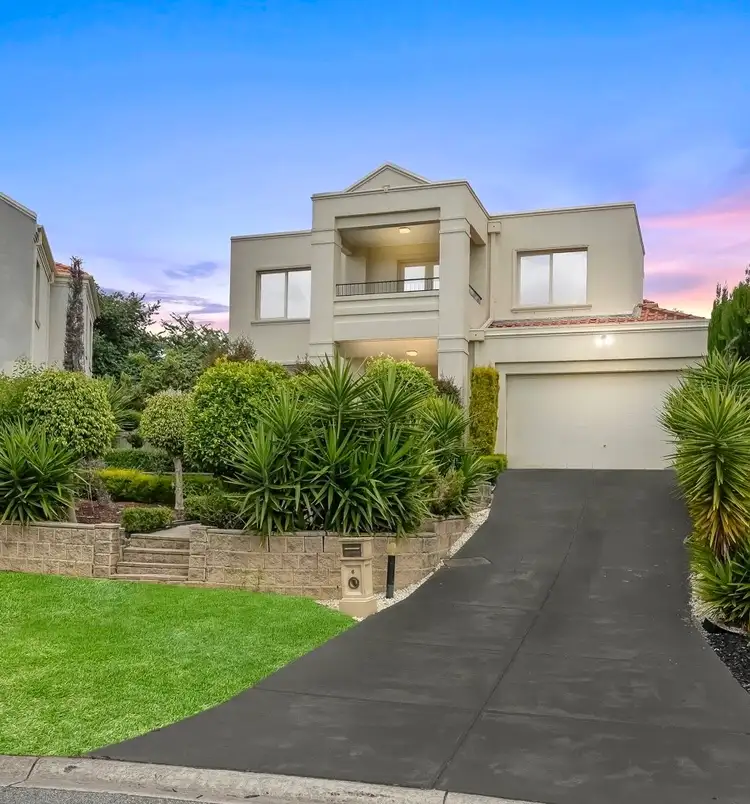 6 Golf Links Court