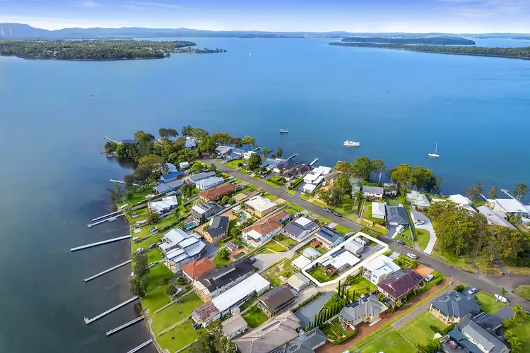 42 Gordon Avenue, Summerland Point NSW 2259