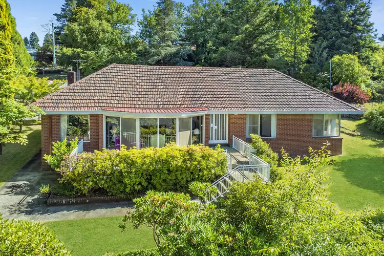 6 Lachlan Avenue, Leura NSW 2780