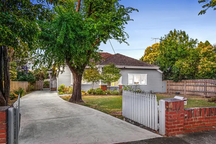 35 Bundoran Parade, Mont Albert North VIC 3129