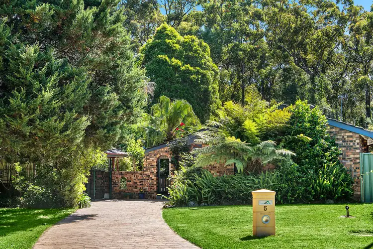 5 Romar Close, Bomaderry NSW 2541