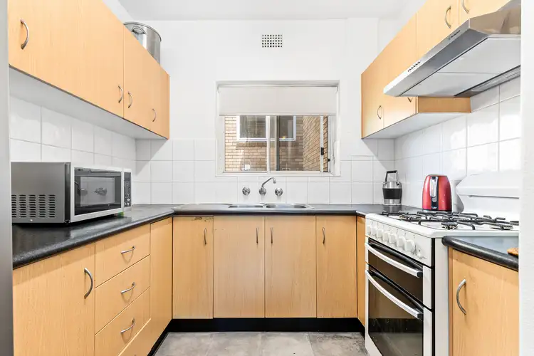 Third view of Homely apartment listing, 5/6 Francis Street, Dee Why NSW 2099
