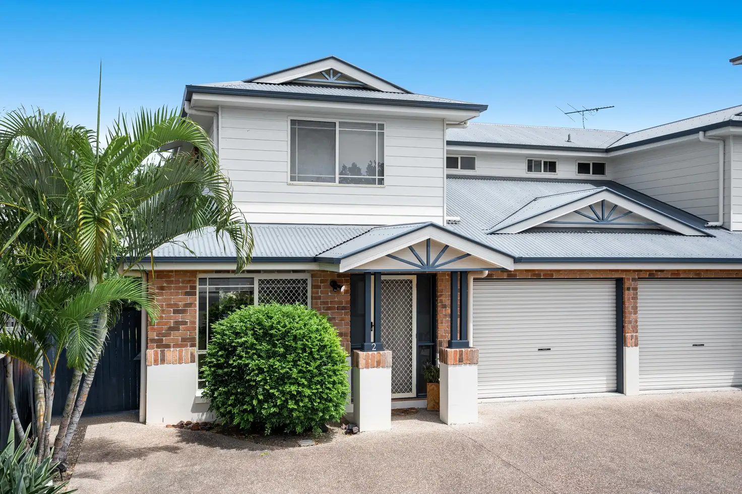 Main view of Homely townhouse listing, 2/8 Drayton Terrace, Wynnum QLD 4178