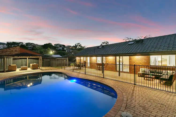 33 Currant Street, Elanora QLD 4221