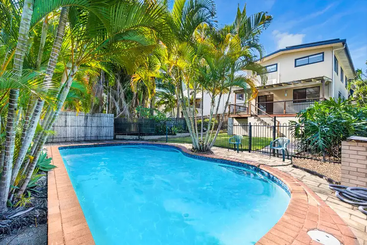 10 Gurrah Avenue, Southport QLD 4215