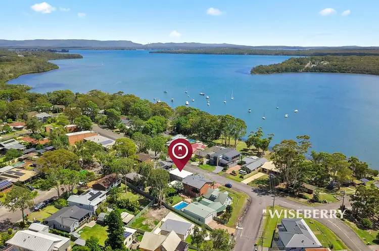 41 Lloyd Avenue, Chain Valley Bay NSW 2259