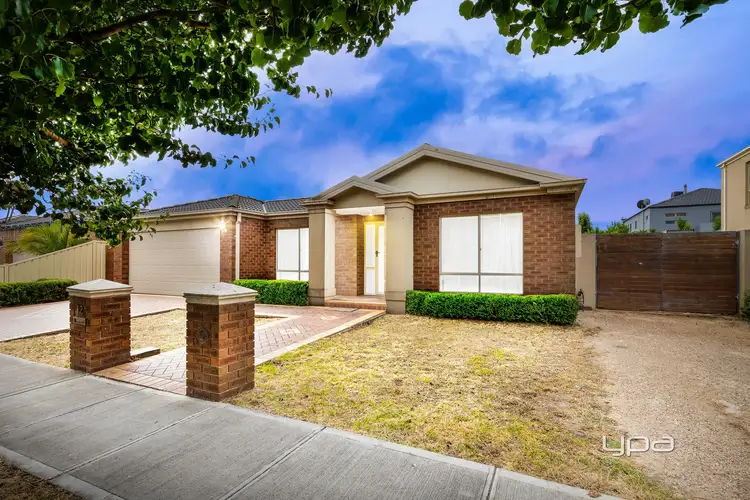 12 Flagstaff Lane, Taylors Hill VIC 3037