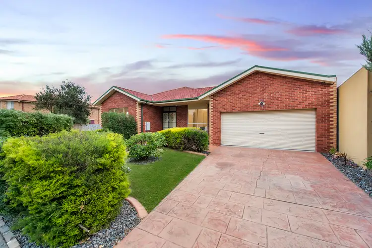 21 Tasman Crescent, Taylors Lakes VIC 3038
