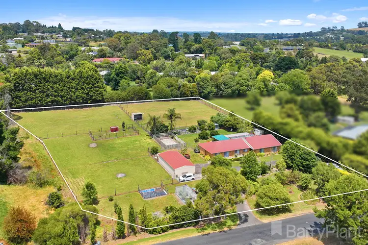 2 Fairway Drive, Drouin VIC 3818