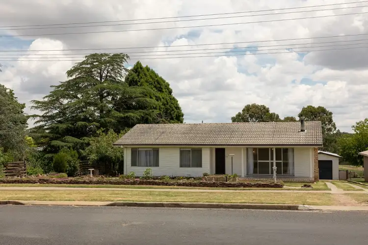 12 King Street, Uralla NSW 2358