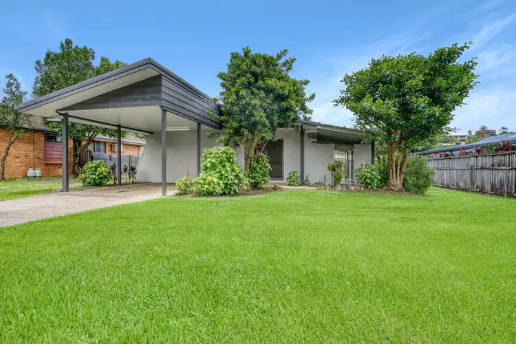 10 Serissa Street, Mooroobool QLD 4870
