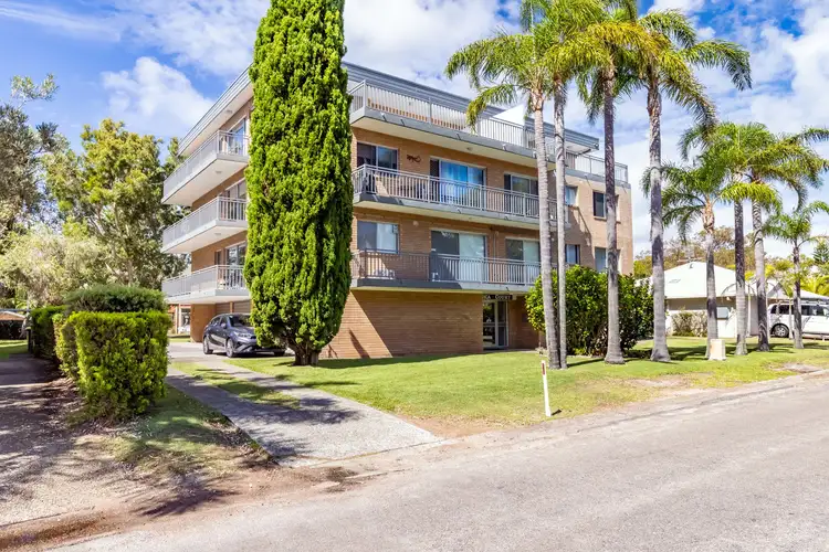 1/4 Weatherly Close