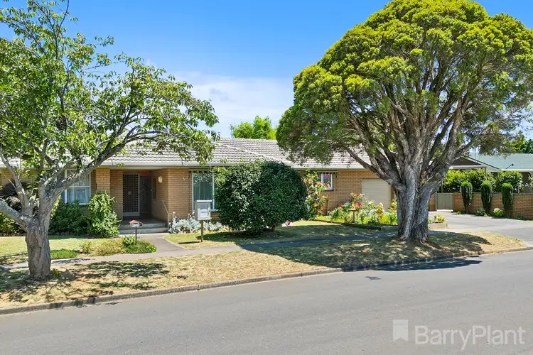 13 Johnson Avenue, Drouin VIC 3818