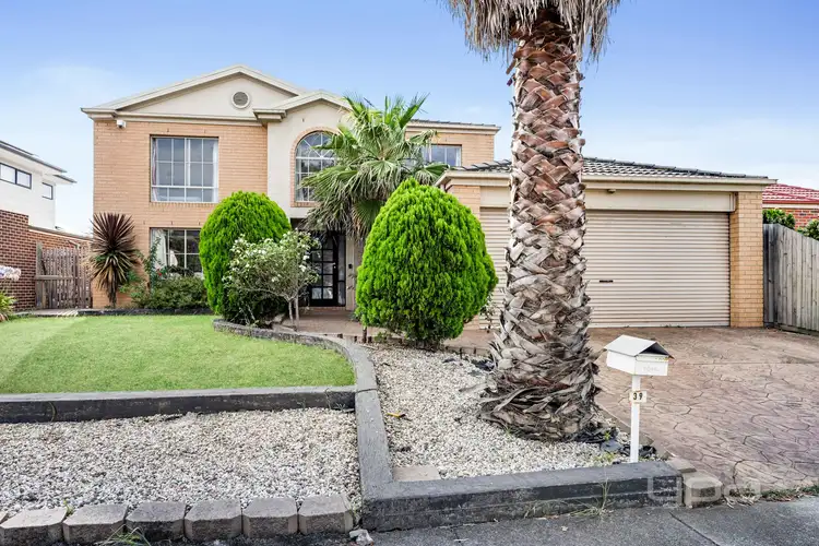 39 Cambridge Crescent, Roxburgh Park VIC 3064