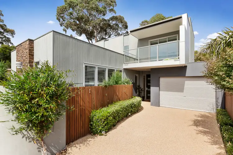 2/3 Chunar Grove, Mccrae VIC 3938