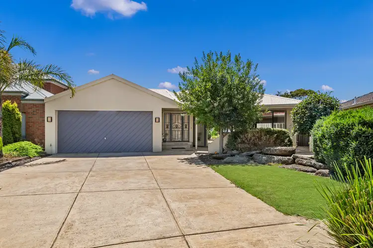12 Oates Court, Taylors Lakes VIC 3038