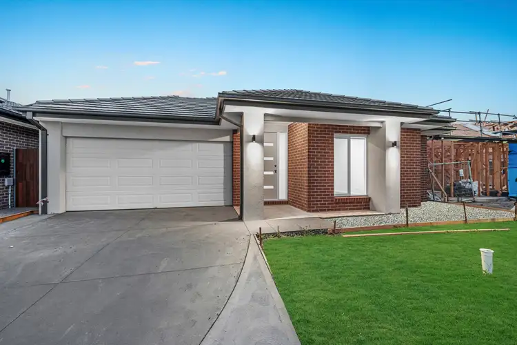 7 Respect Avenue, Clyde North VIC 3978