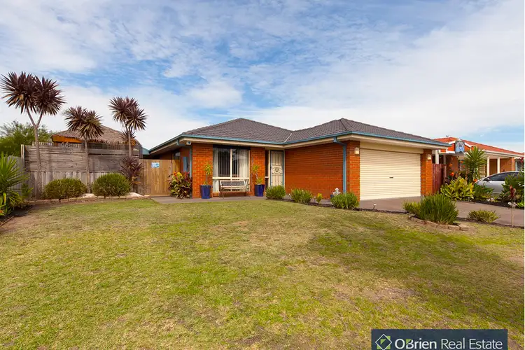 33 Glenaire Crescent, Cranbourne West VIC 3977