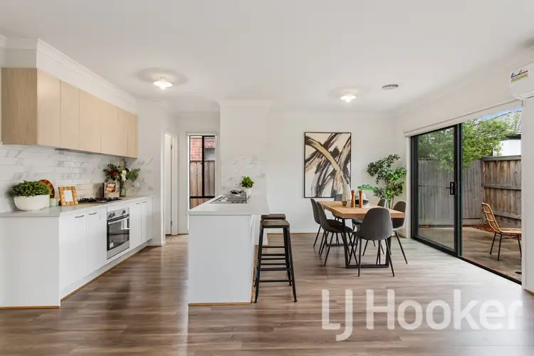 12 Tuncurry Road, Point Cook VIC 3030