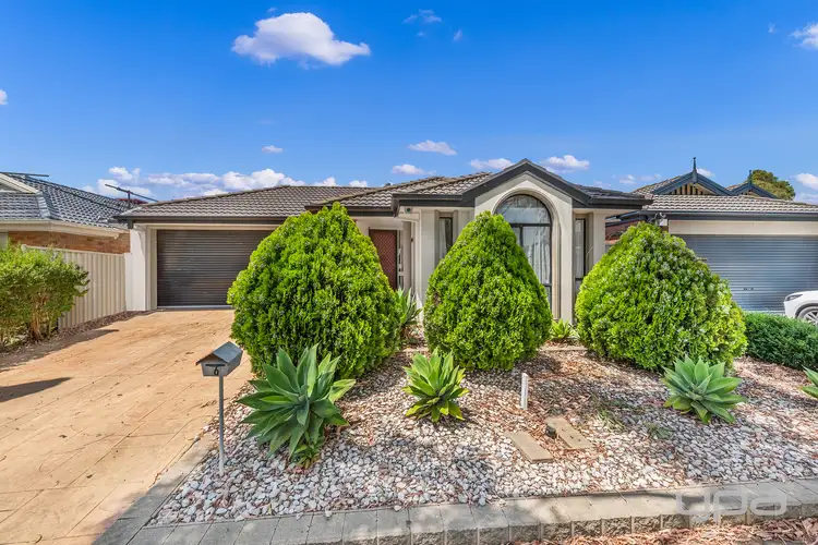 6 Abbington Crescent, Caroline Springs VIC 3023